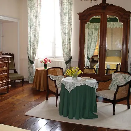 Le Logis Des Tours Villefagnan