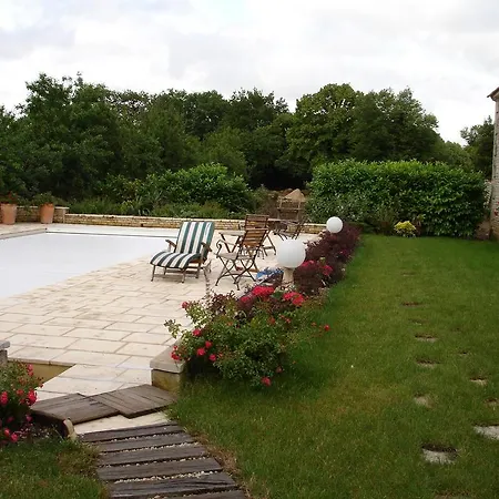 Le Logis Des Tours Gasthof Villefagnan